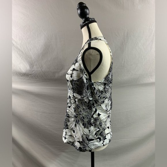 Black And White Floral Sleeveless Mesh Top - Picture 3 of 4